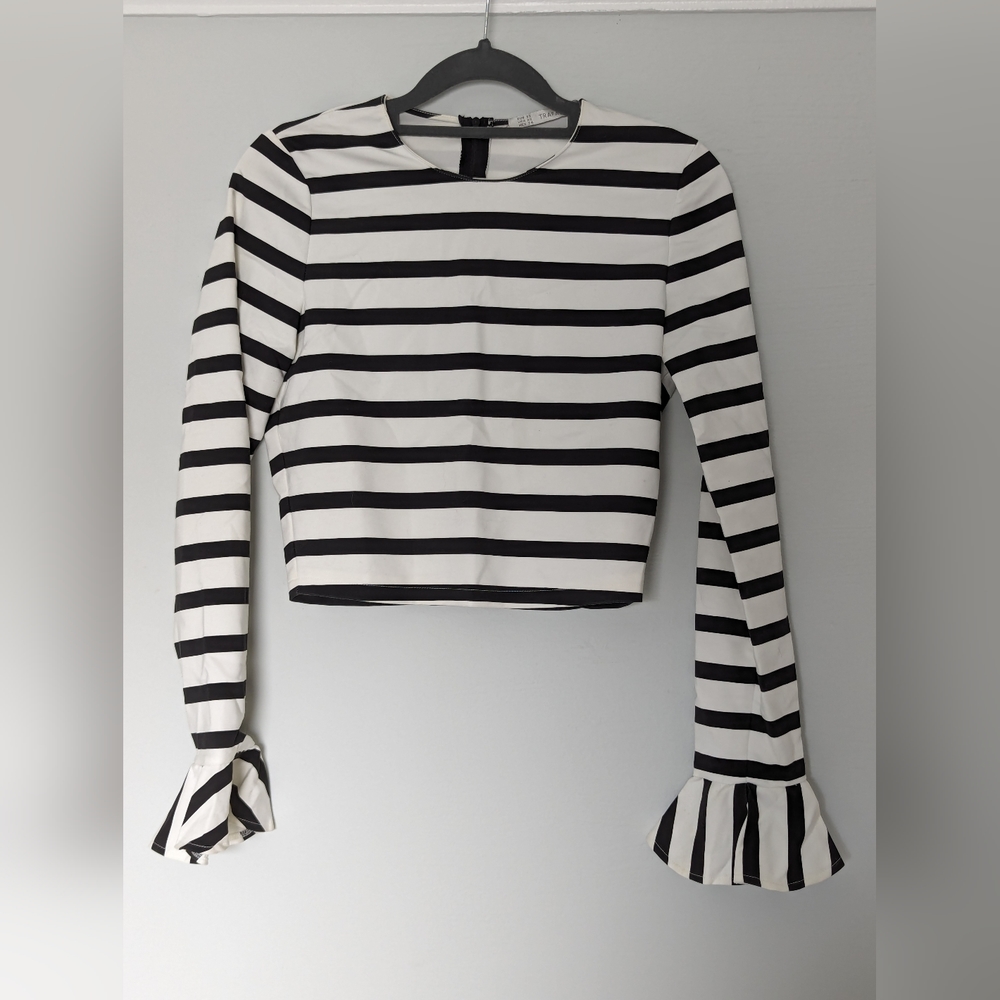 Zara Striped crop top with ruffle sleeves XS
